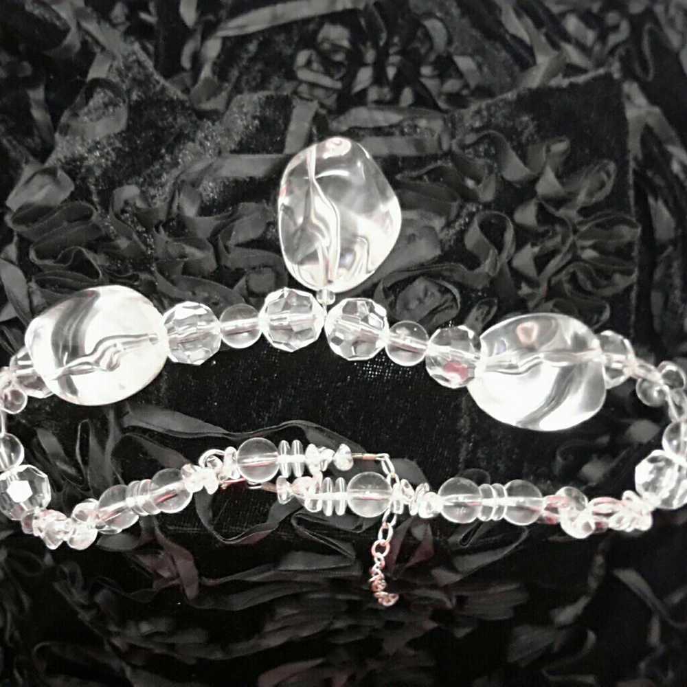 CLEAR LUCITE NECKLACE